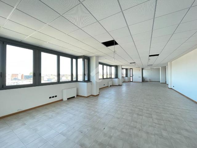 Ufficio in vendita a Pianura Reggiana, Re