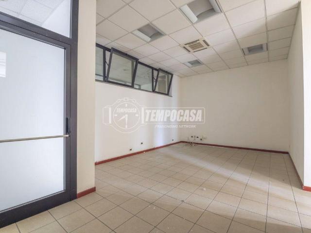 Ufficio in vendita a Zona industriale Corridonia, Marche