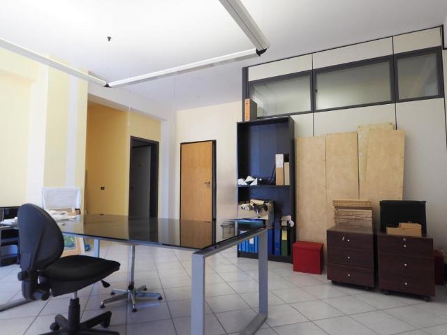 Ufficio in vendita a Zona industriale Corridonia, Marche