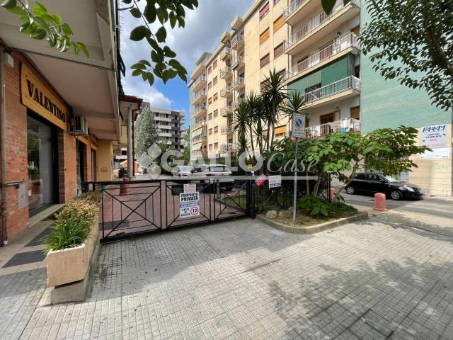 Ufficio in vendita a Quartiere Tribunale, Calabria