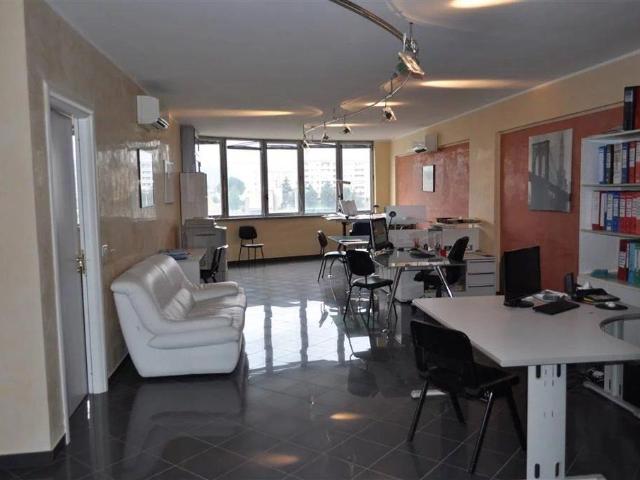 Ufficio in vendita a Quartiere Tribunale, Calabria