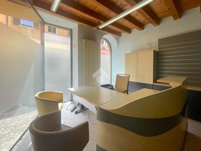 Ufficio in vendita a Rivoltella del Garda, Desenzano Del Garda