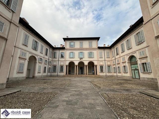 Ufficio in vendita a Busasca, Desio