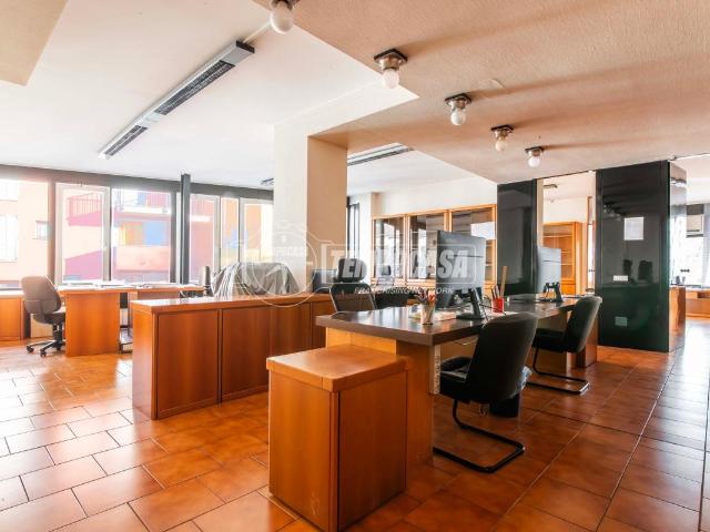 Ufficio in vendita a Piazza, Desio