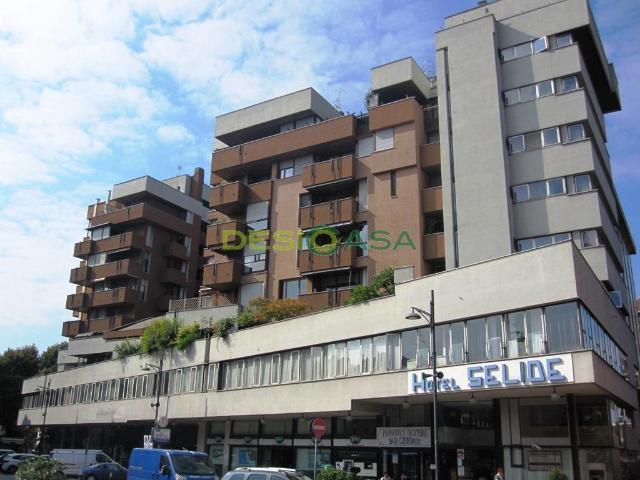 Ufficio in vendita a Piazza, Desio