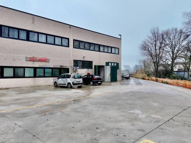Ufficio in vendita a Case UNRRA, Marche