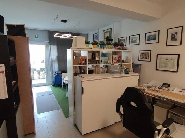 Ufficio in vendita a San Lazzaro, Marche