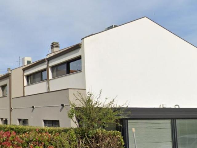 Ufficio in vendita a Torrette, Marche