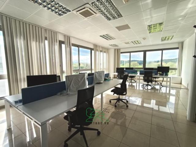 Ufficio in vendita a Marche, Pesaro E Urbino