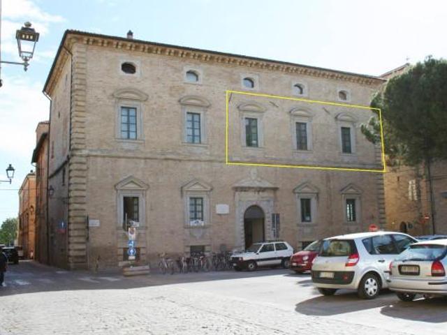 Ufficio in vendita a Centro storico, Marche