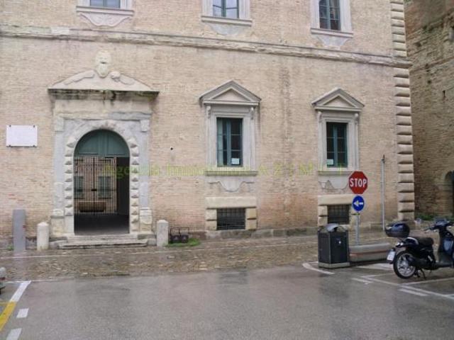 Ufficio in vendita a Centro storico, Marche