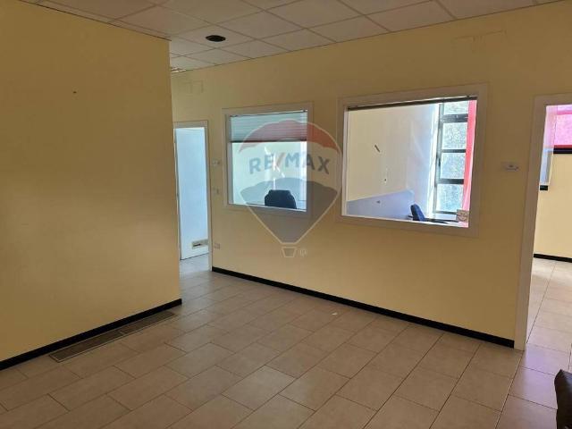 Ufficio in vendita a Foligno, Umbria