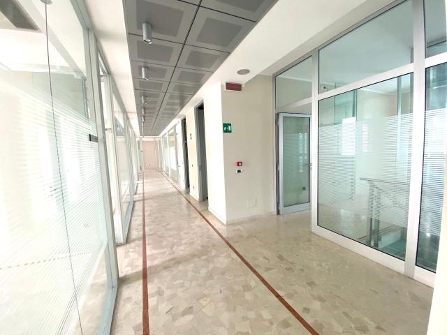 Ufficio in vendita a Unione di Comuni della Romagna Forlivese, Quattro