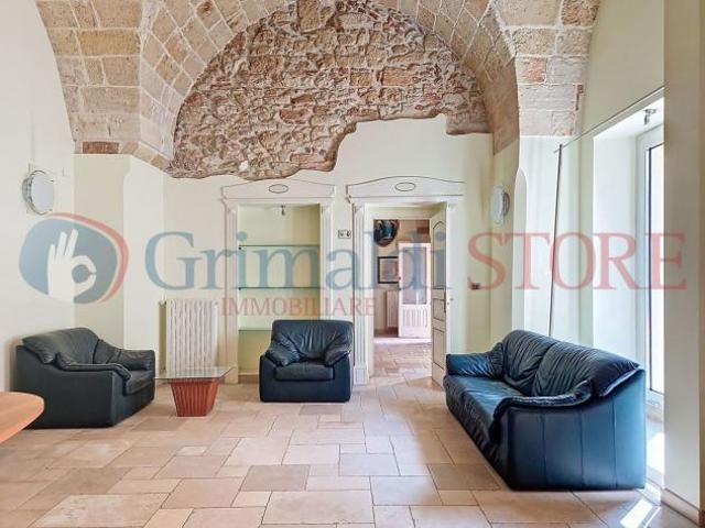 Locale Commerciale in vendita a Puglia, Brindisi