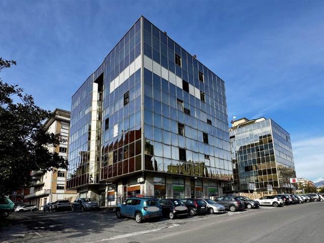 Ufficio in vendita a Frosinone, Lazio