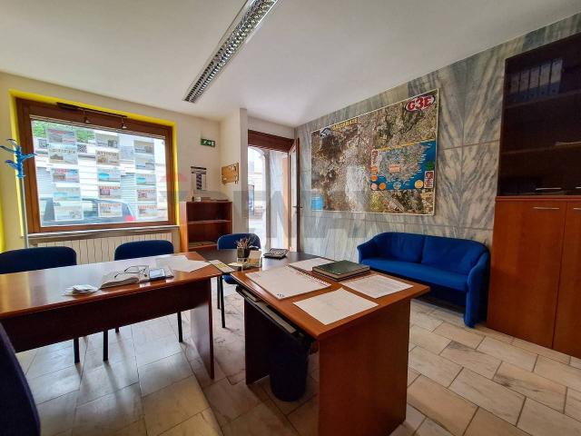 Ufficio in vendita a Centro, Gallarate