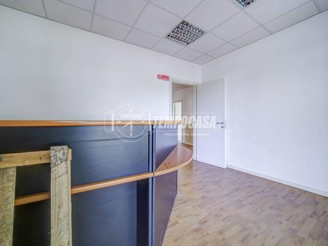 Ufficio in vendita a Gazzada Schianno, Gazzada