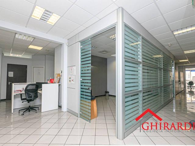 Ufficio in vendita a Centro Ovest, Serra Riccò