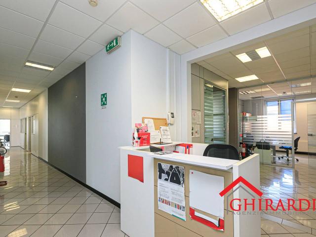 Ufficio in vendita a Centro Ovest, Serra Riccò