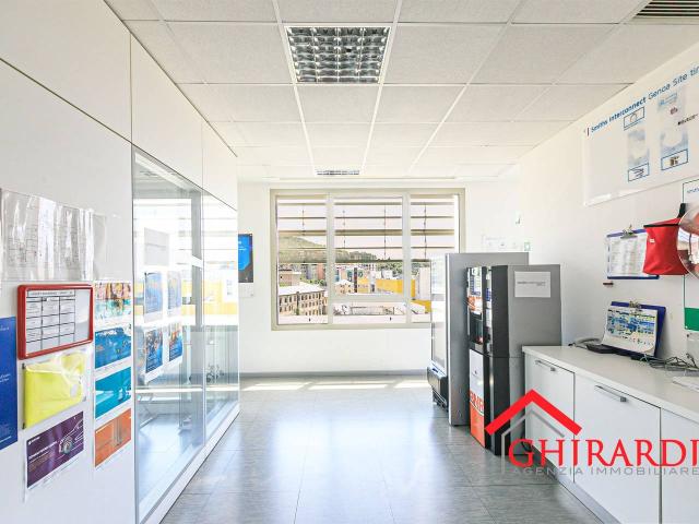 Ufficio in vendita a Medio Ponente, Serra Riccò