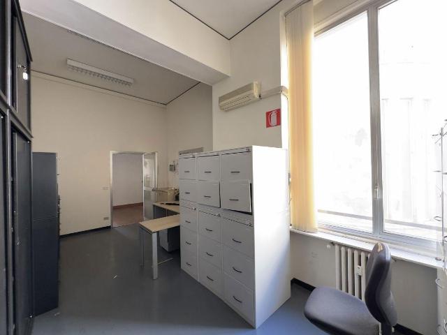 Ufficio in vendita a Centro Est, Serra Riccò