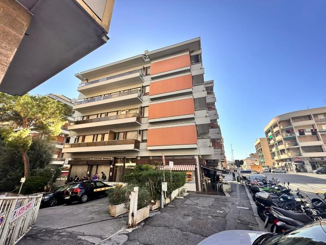 Ufficio in vendita a Levante, Serra Riccò