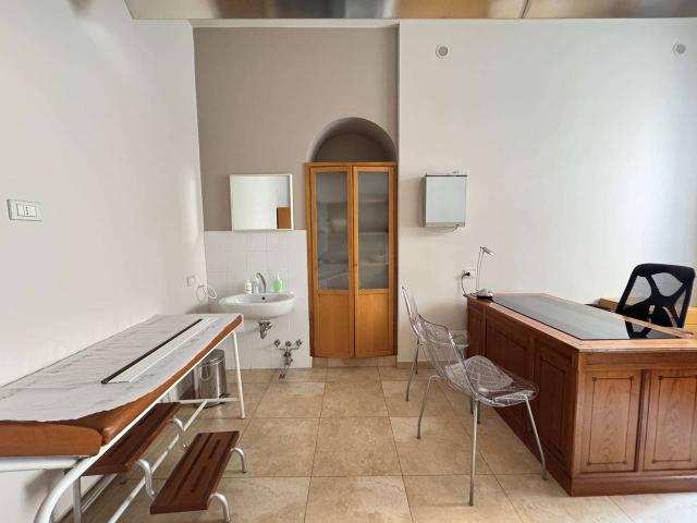 Ufficio in vendita a Guanzate, Lombardia