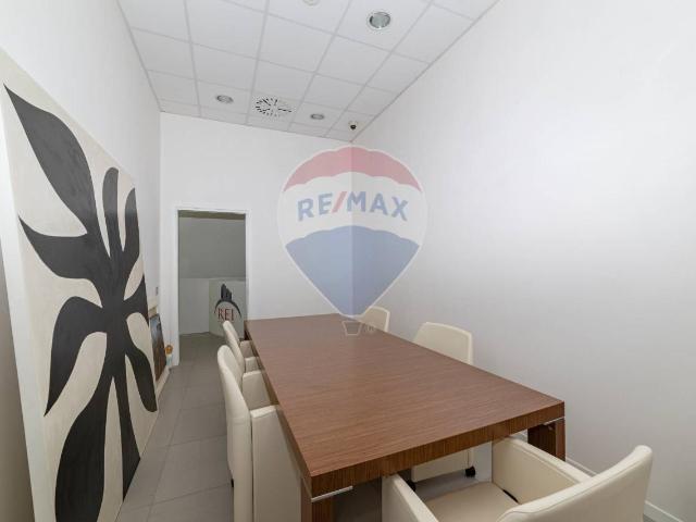 Ufficio in vendita a Marche, Ancona