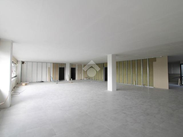 Ufficio in vendita a Lallio, Lombardia