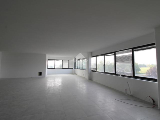 Ufficio in vendita a Lallio, Lombardia