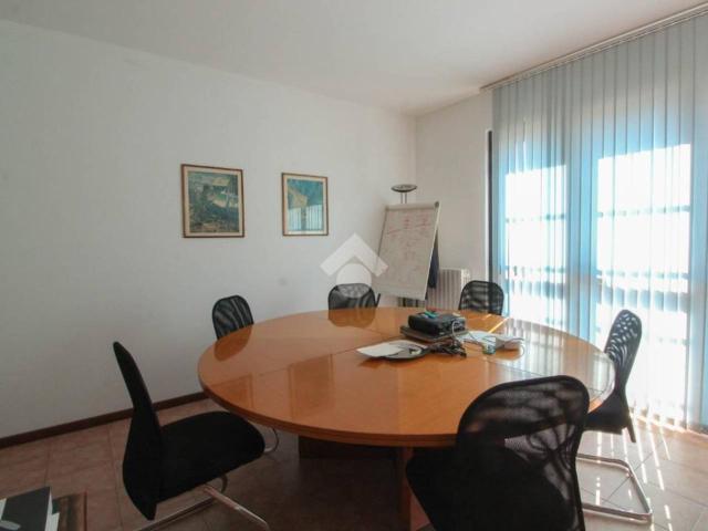 Ufficio in vendita a Foppa, Landriano