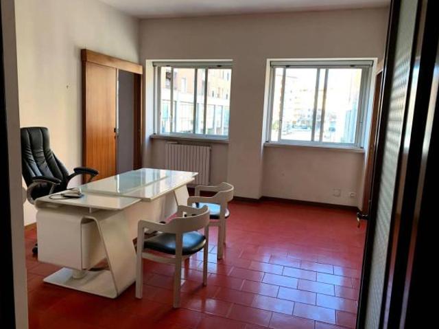 Ufficio in vendita a Goretti, Latina