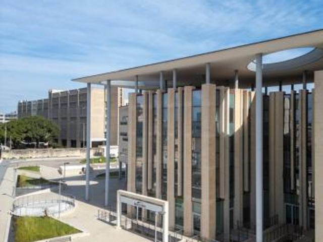 Locale Commerciale in vendita a Puglia, Lecce