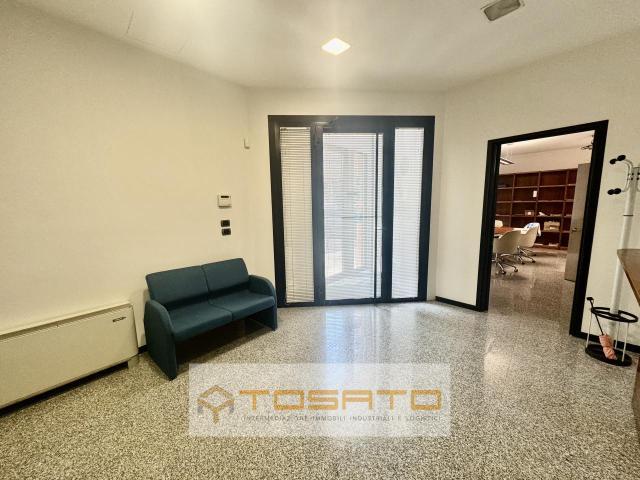 Ufficio in vendita a Legnago, Veneto