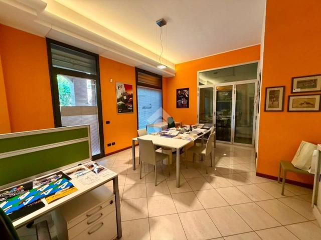 Ufficio in vendita a Cascina Convenio, Lissone