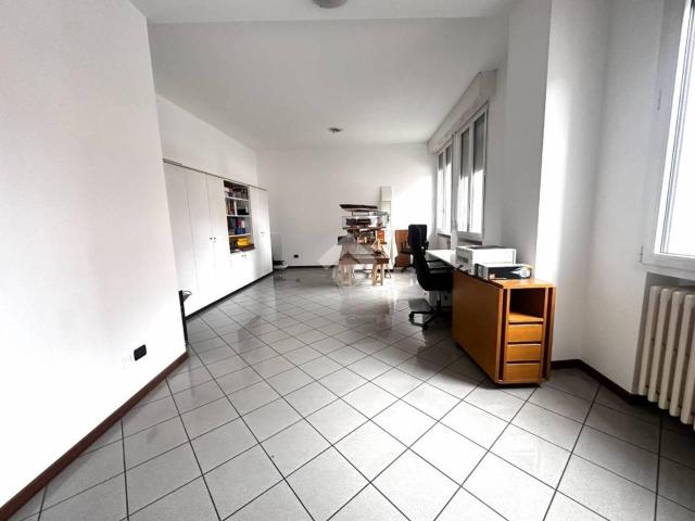 Ufficio in vendita a Bareggia, Lissone