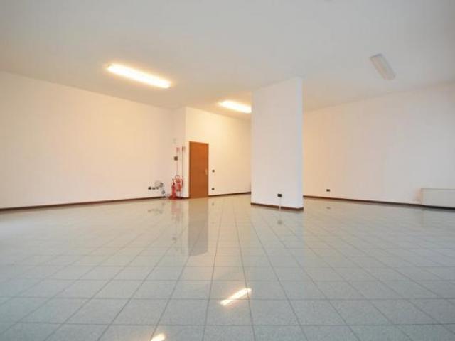 Locale Commerciale in vendita a Longare, Veneto