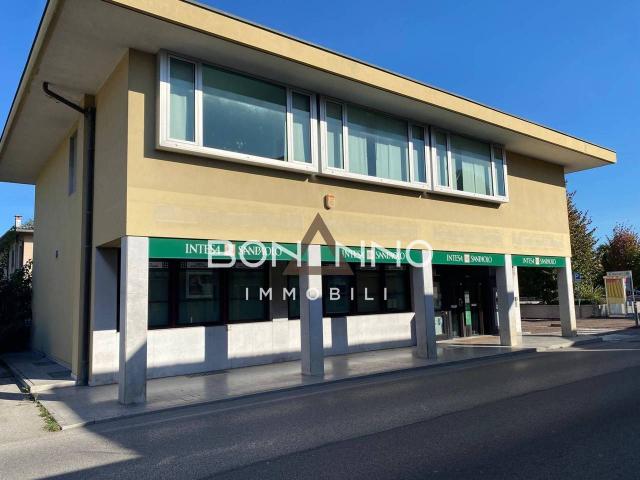 Ufficio in vendita a Fonte, Loria