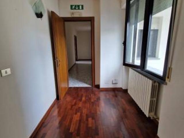 Ufficio in vendita a Santissima Annunziata, Bagni Di Lucca Ponte