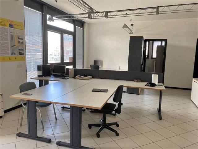 Ufficio in vendita a Corte Dovichetti, Bagni Di Lucca Ponte