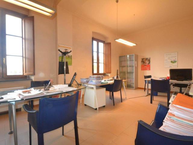 Ufficio in vendita a Tempagnano di Lunata, Bagni Di Lucca Ponte