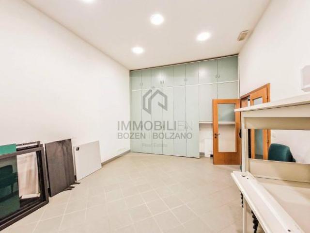 Ufficio in vendita a Burggrafenamt - Burgraviato, Merano - Meran