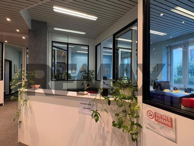 Ufficio in vendita a Municipio 9, Milano