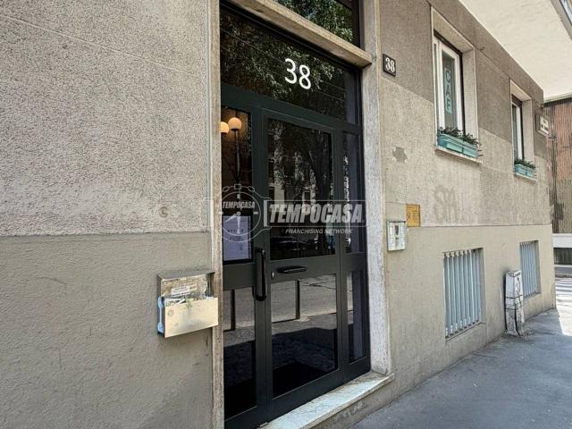 Ufficio in vendita a Municipio 8 di Milano, Milano