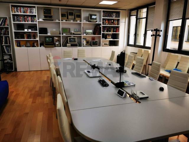 Ufficio in vendita a Municipio 9, Milano