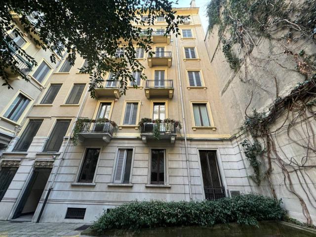 Ufficio in vendita a Municipio 1, Milano