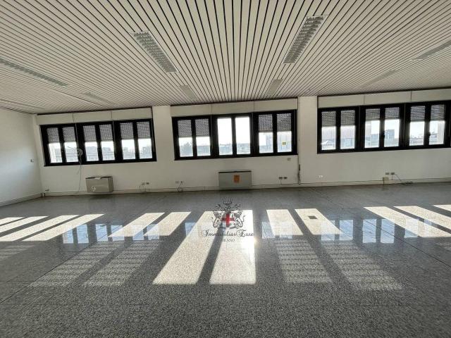 Ufficio in vendita a Municipio 9, Milano