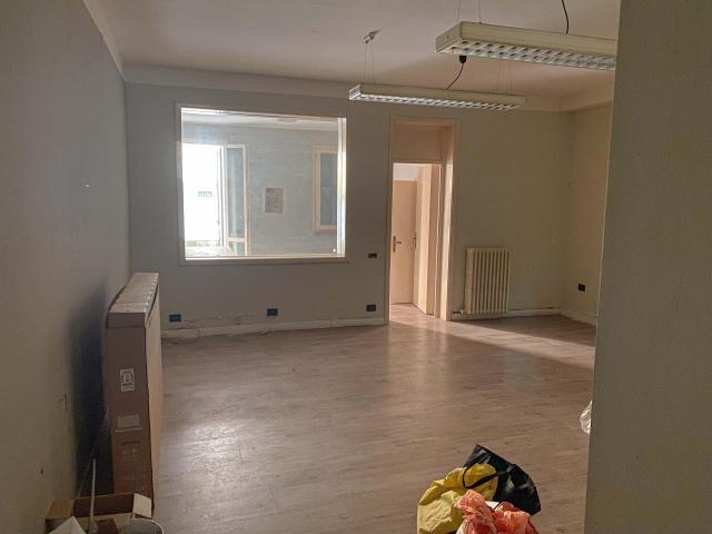 Ufficio in vendita a Unione Comuni Modenesi Area Nord, Mirandola