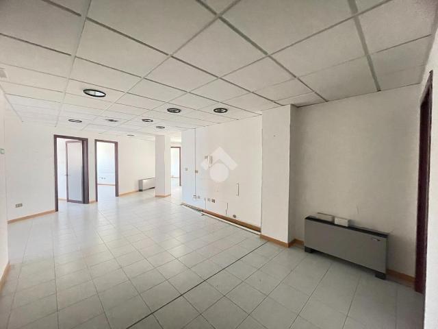 Ufficio in vendita a Unione Comuni Modenesi Area Nord, Mirandola