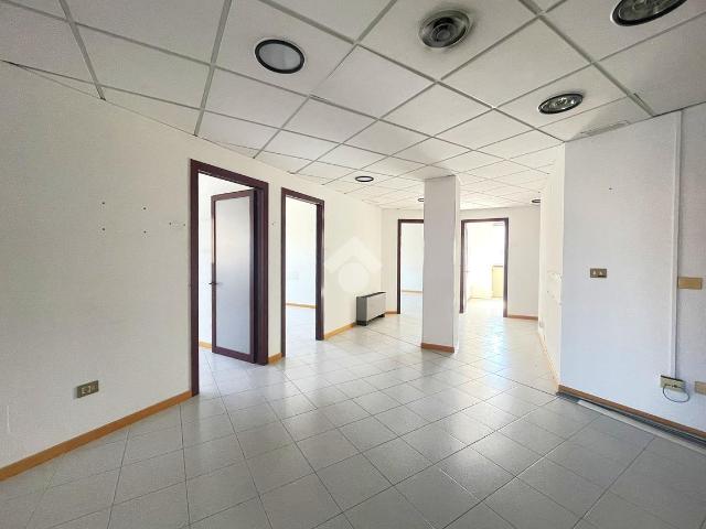 Ufficio in vendita a Unione Comuni Modenesi Area Nord, Mirandola
